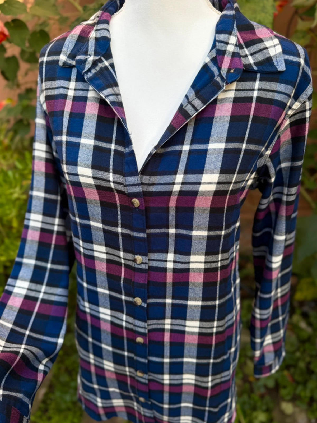 Zach’s Girlfriend New York Purple & Plaid Flannel Long Sleeved Button Up Top Women’s Size L