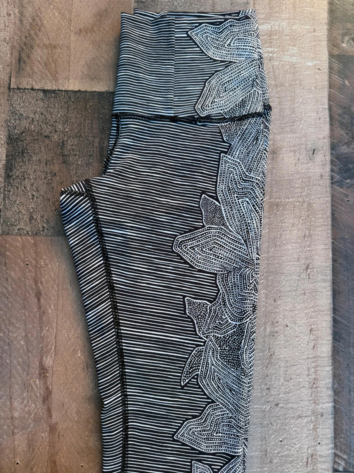 Lululemon Black White Funky Floral Pattern Pnt Length Leggings Size 6