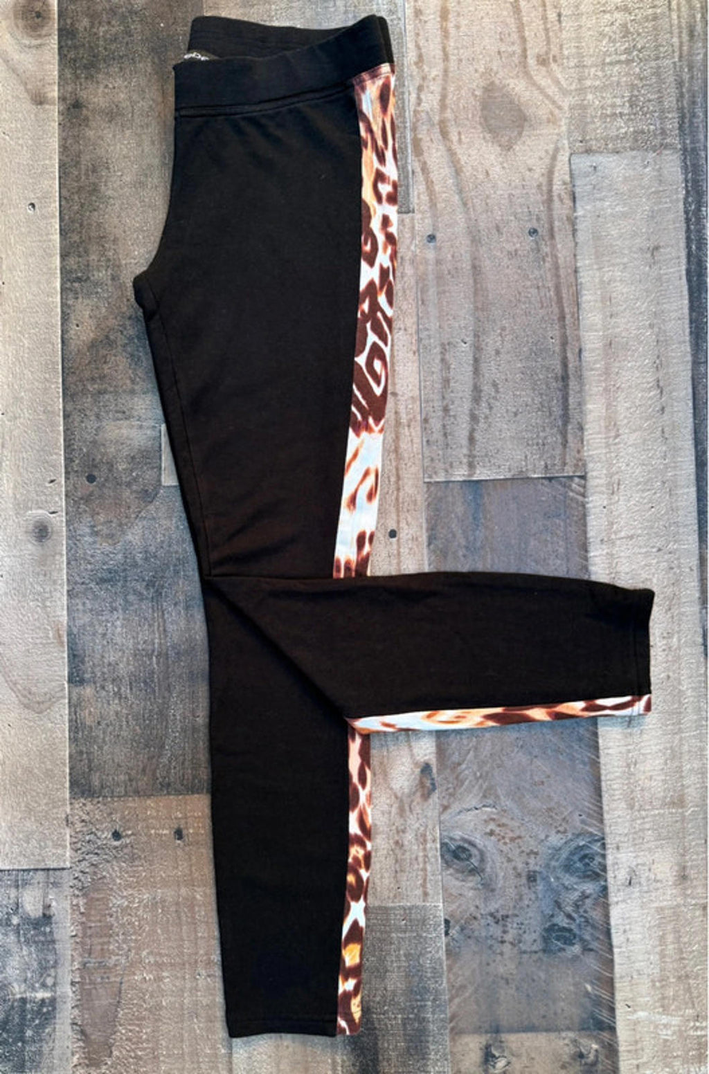 Bebe Black Pant Length Womens Leggings With A Fun Design Size M