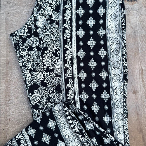 2 Pair Of Leggings H&M Black & Floral Black White Leggings Size S