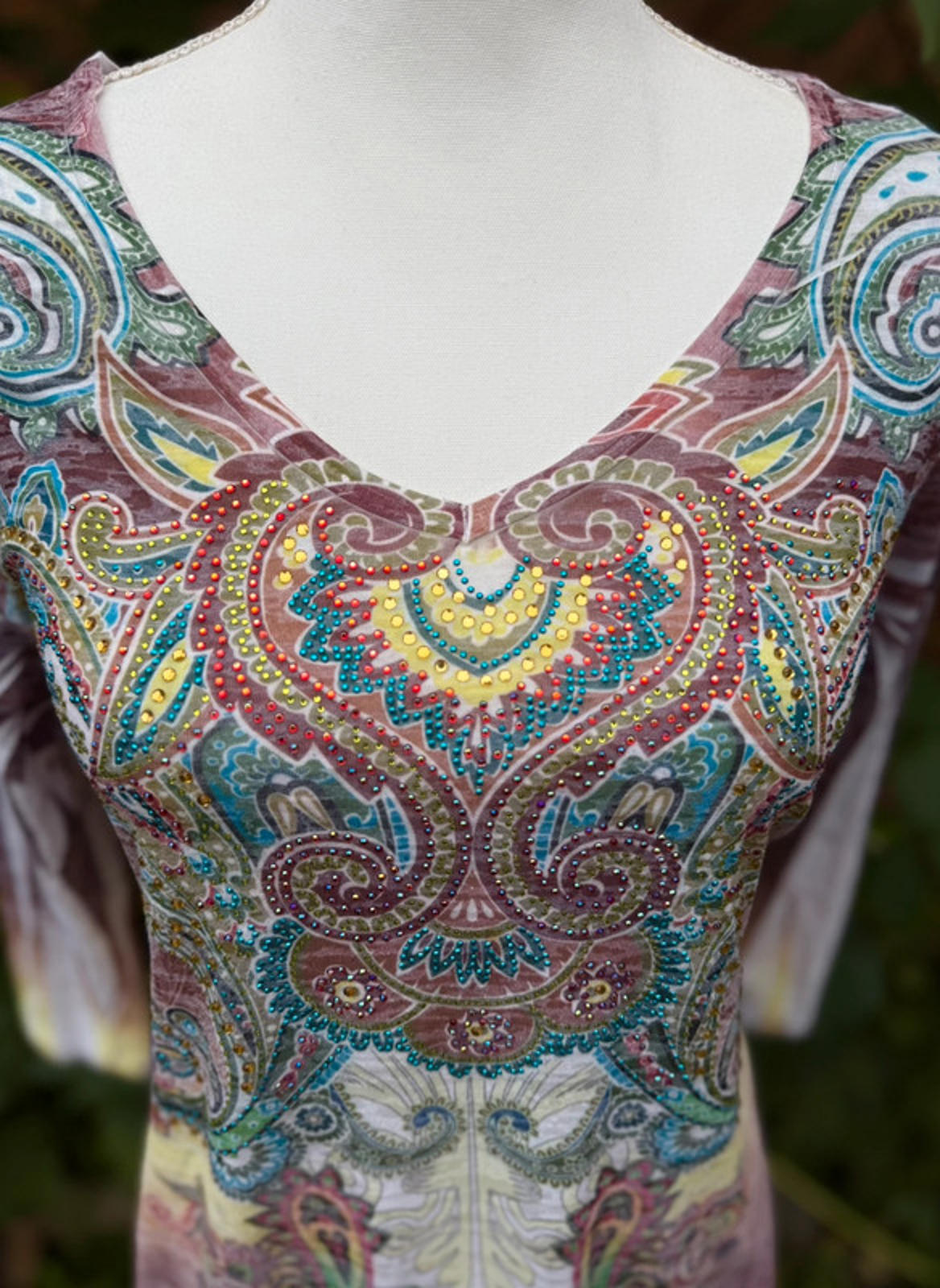 Cactus Brand Bedazzled Graphic Print Funky Top Women’s Size M