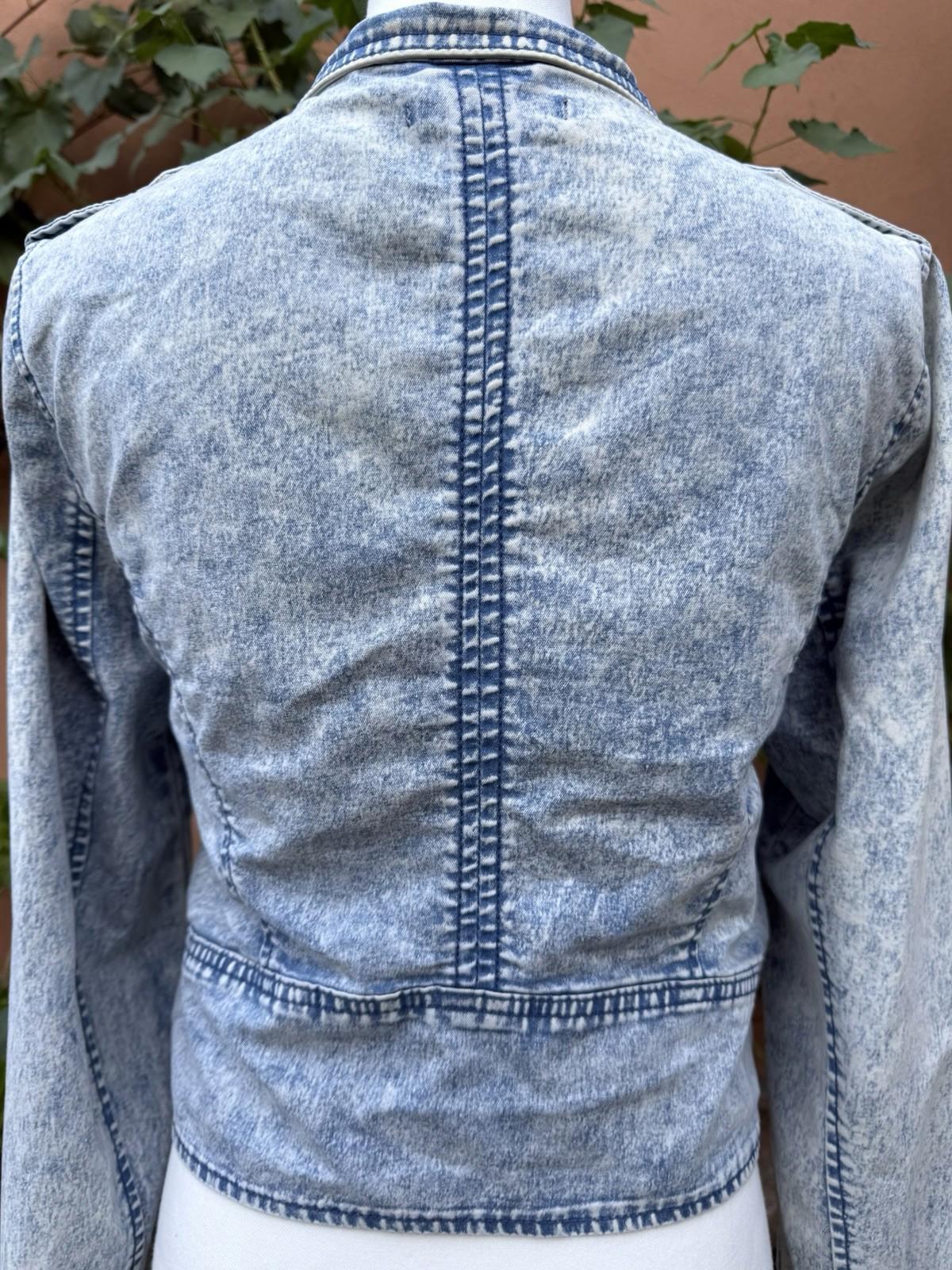 Forever 21 Distressed Blue Denim Women’s Zip Up Jacket