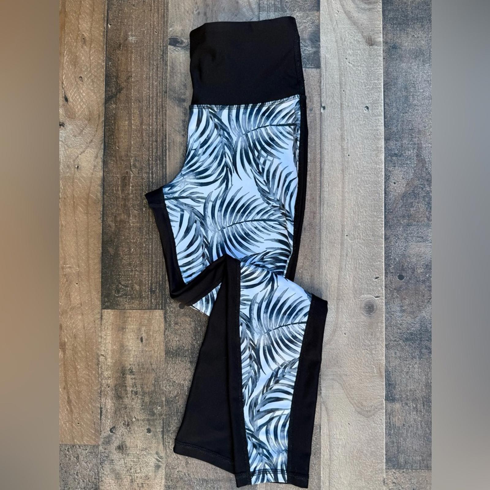 Xersion Black and White Leaf Print Women’s  Leggings