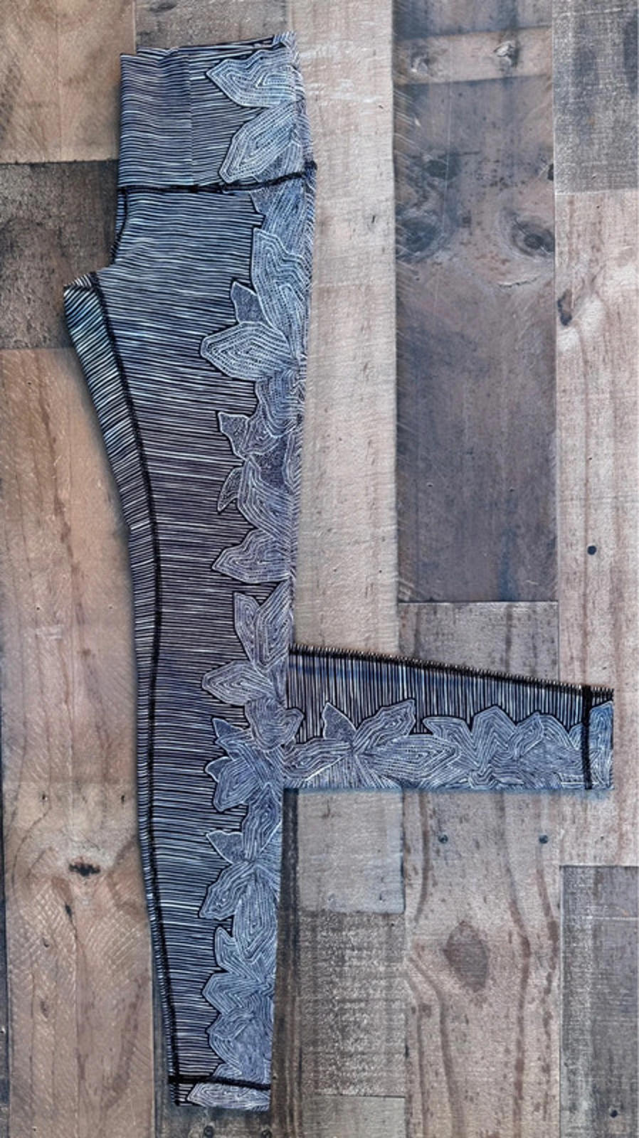 Lululemon Black White Funky Floral Pattern Pnt Length Leggings Size 6