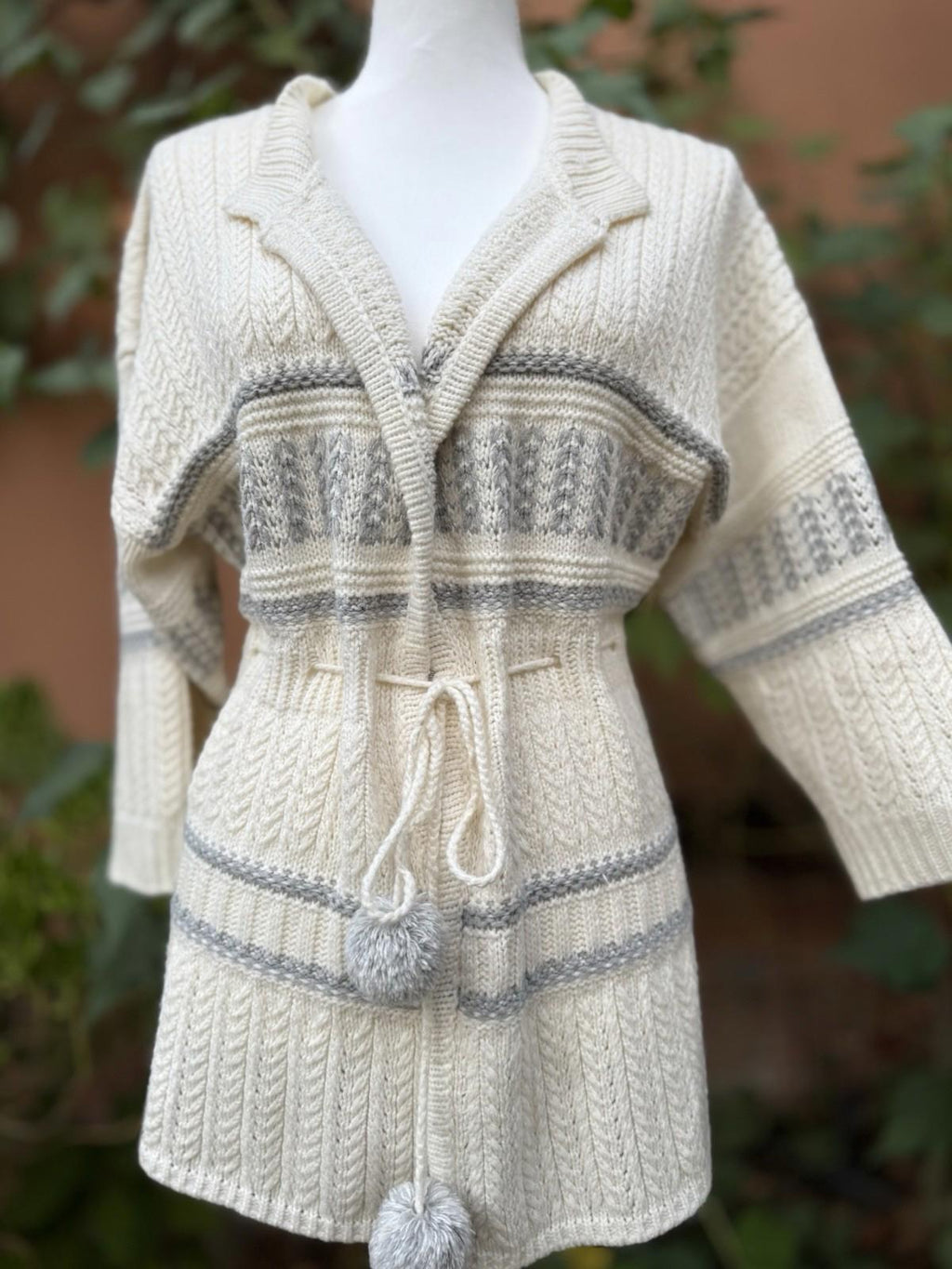 Apostrophe Sweater Cream And Grey Long Sleeved Fall Or Winter Size XL