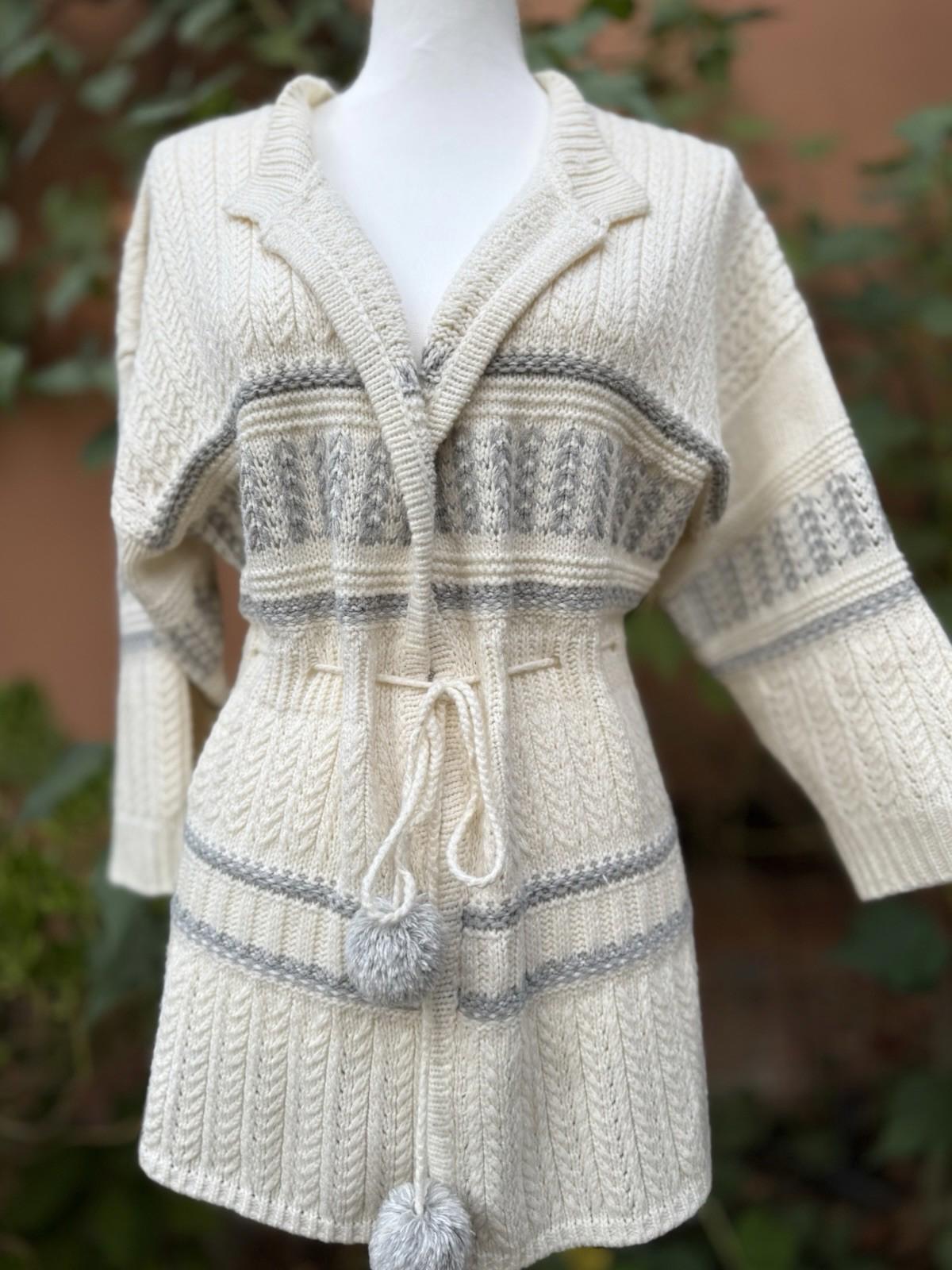 Apostrophe Sweater Cream And Grey Long Sleeved Fall Or Winter Size XL