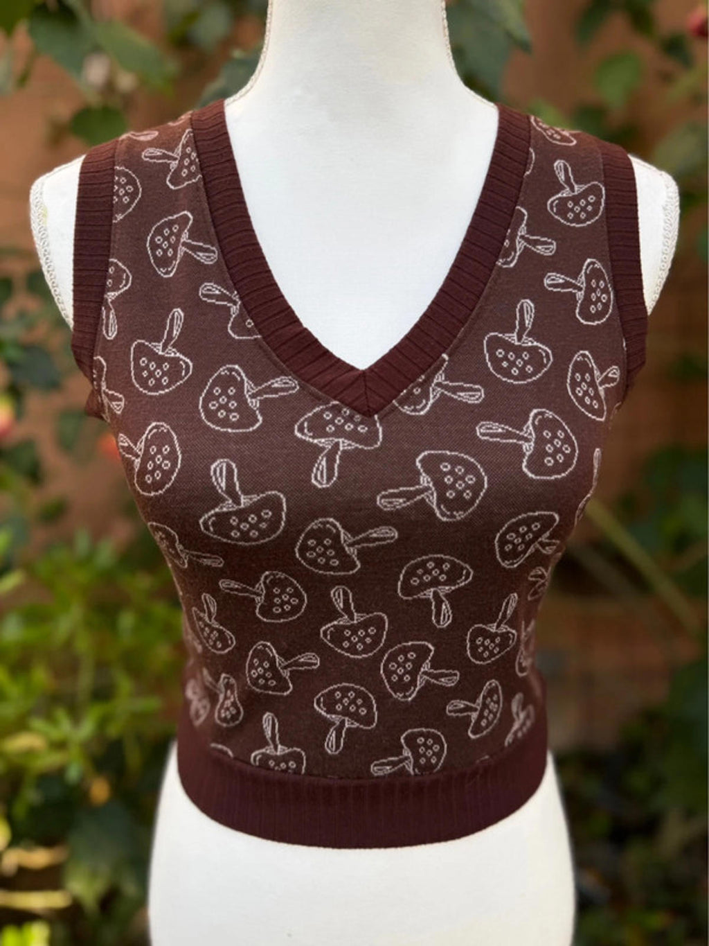 Mixed Threads Los Angeles Mushroom Print V Neck Size M Women's Top