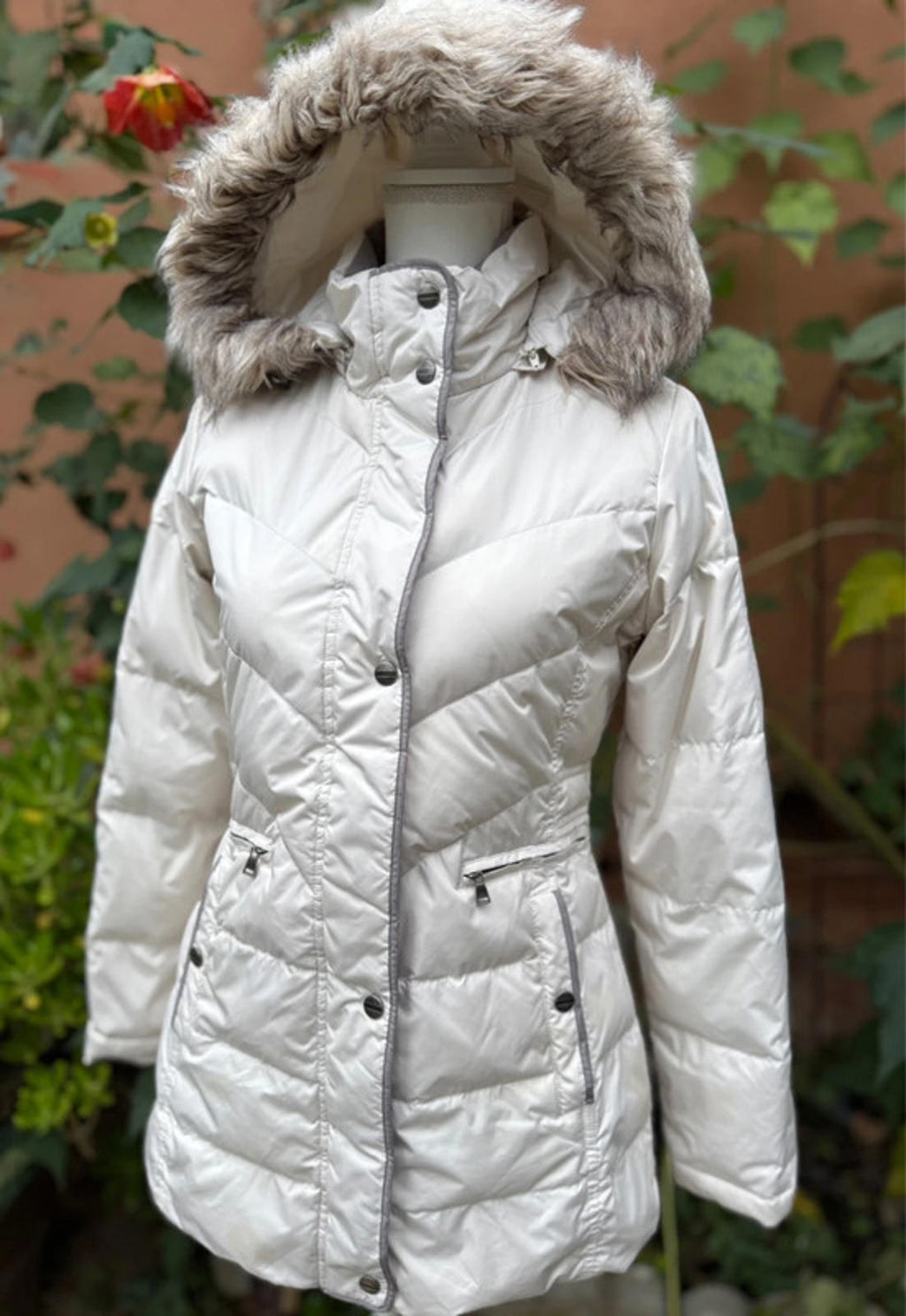 Larry Levine Cream Color Fur Hooded Down Jacket Size Small