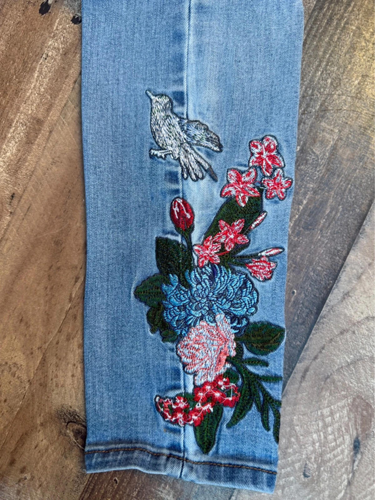 Venus Embroidered Floral Women's Jeans Women’s Size 4