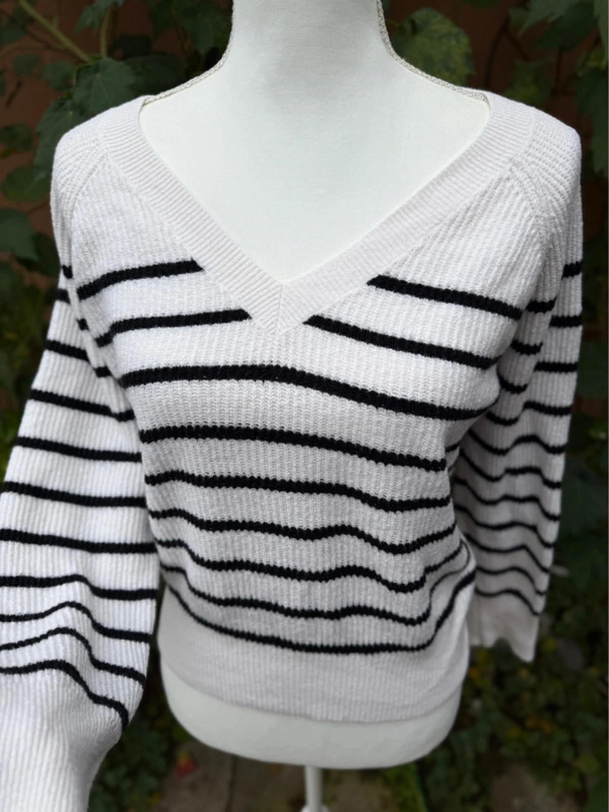 Old Navy Black & White Stripe Women’s Sweater Size S