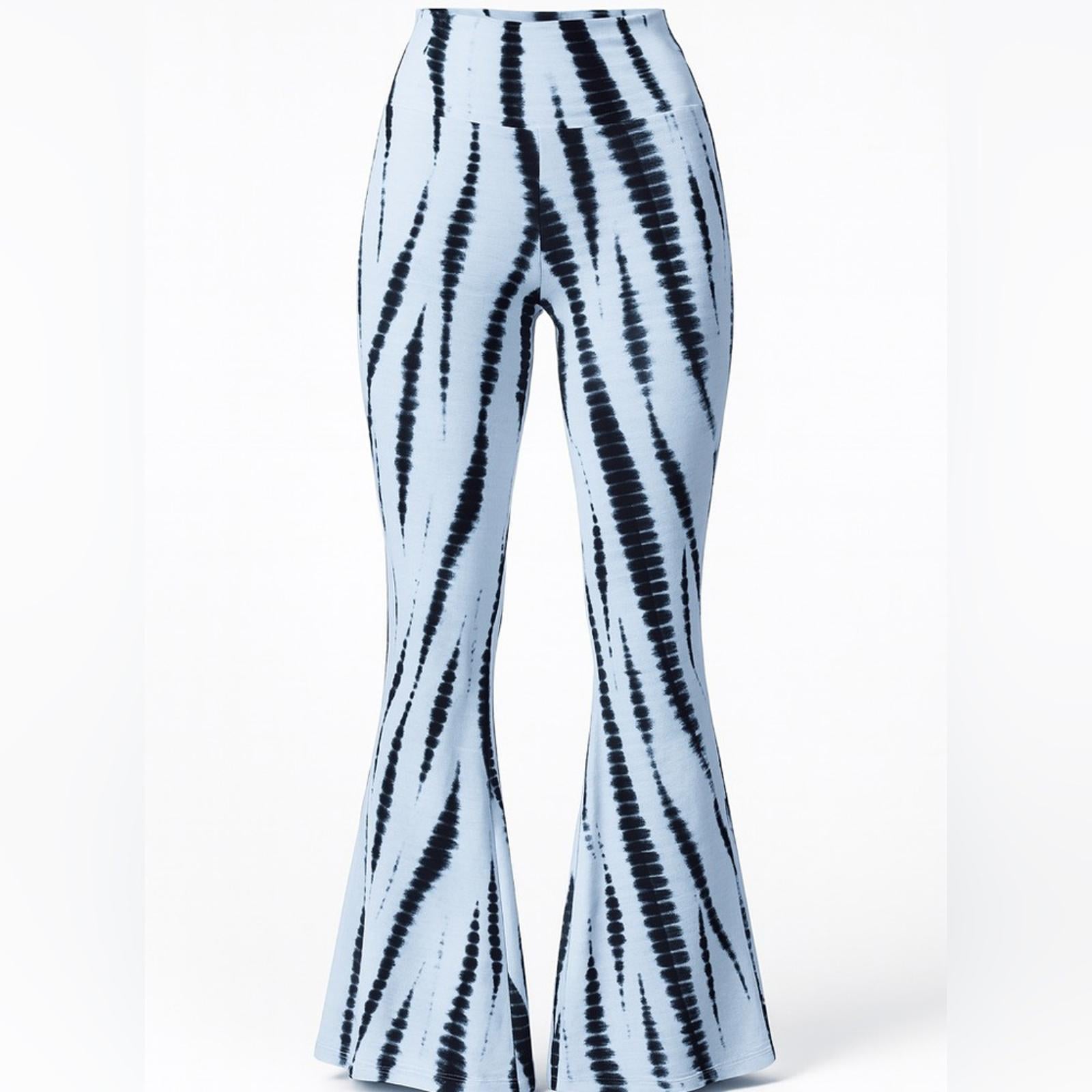 Fashion Nova Black and White Leggings Size L