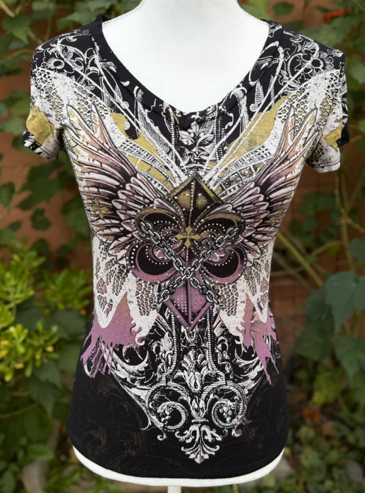 Black Graphic Angel Wings Women’s Tee Size M