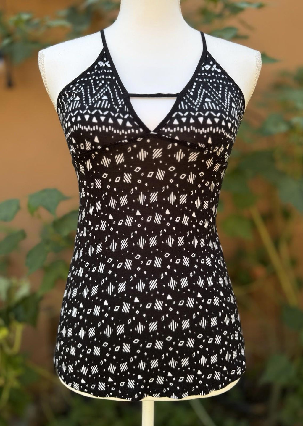 Silence + Noise Black White Pattern Halter Style Top Size S Small