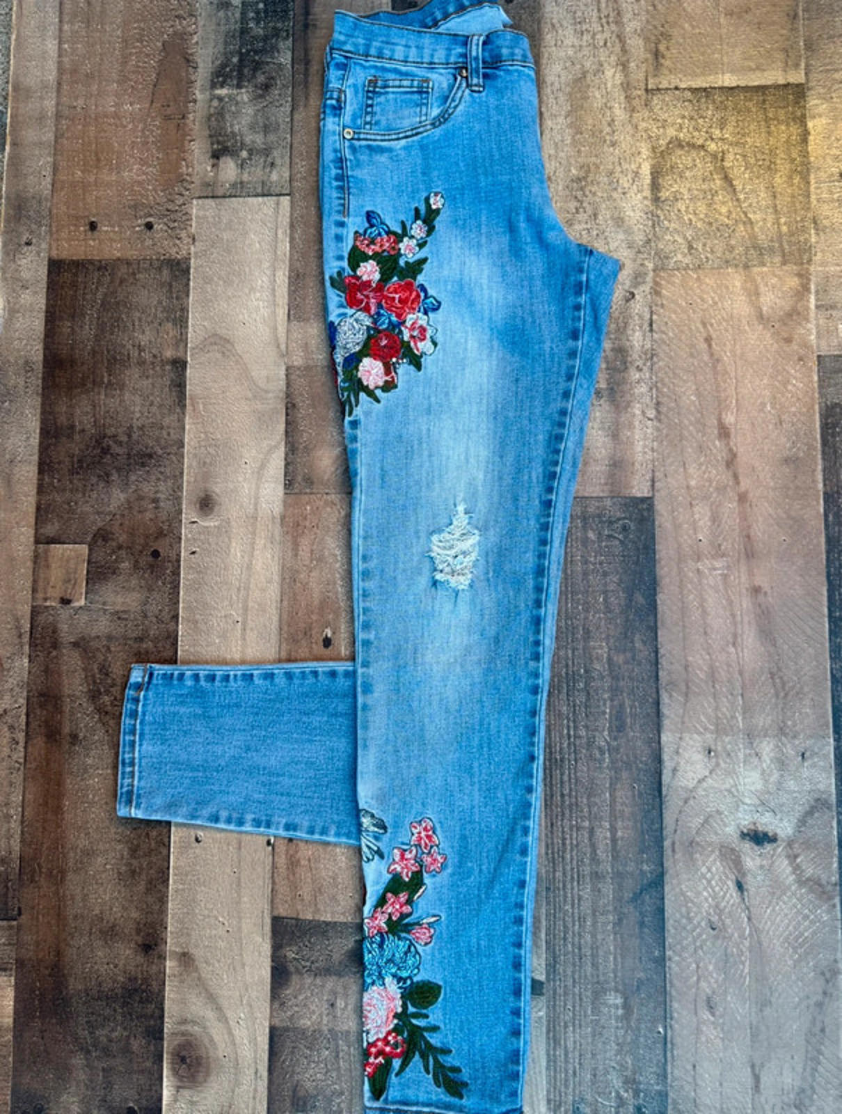 Venus Embroidered Floral Women's Jeans Women’s Size 4
