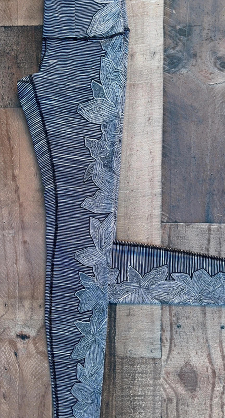 Lululemon Black White Funky Floral Pattern Pnt Length Leggings Size 6