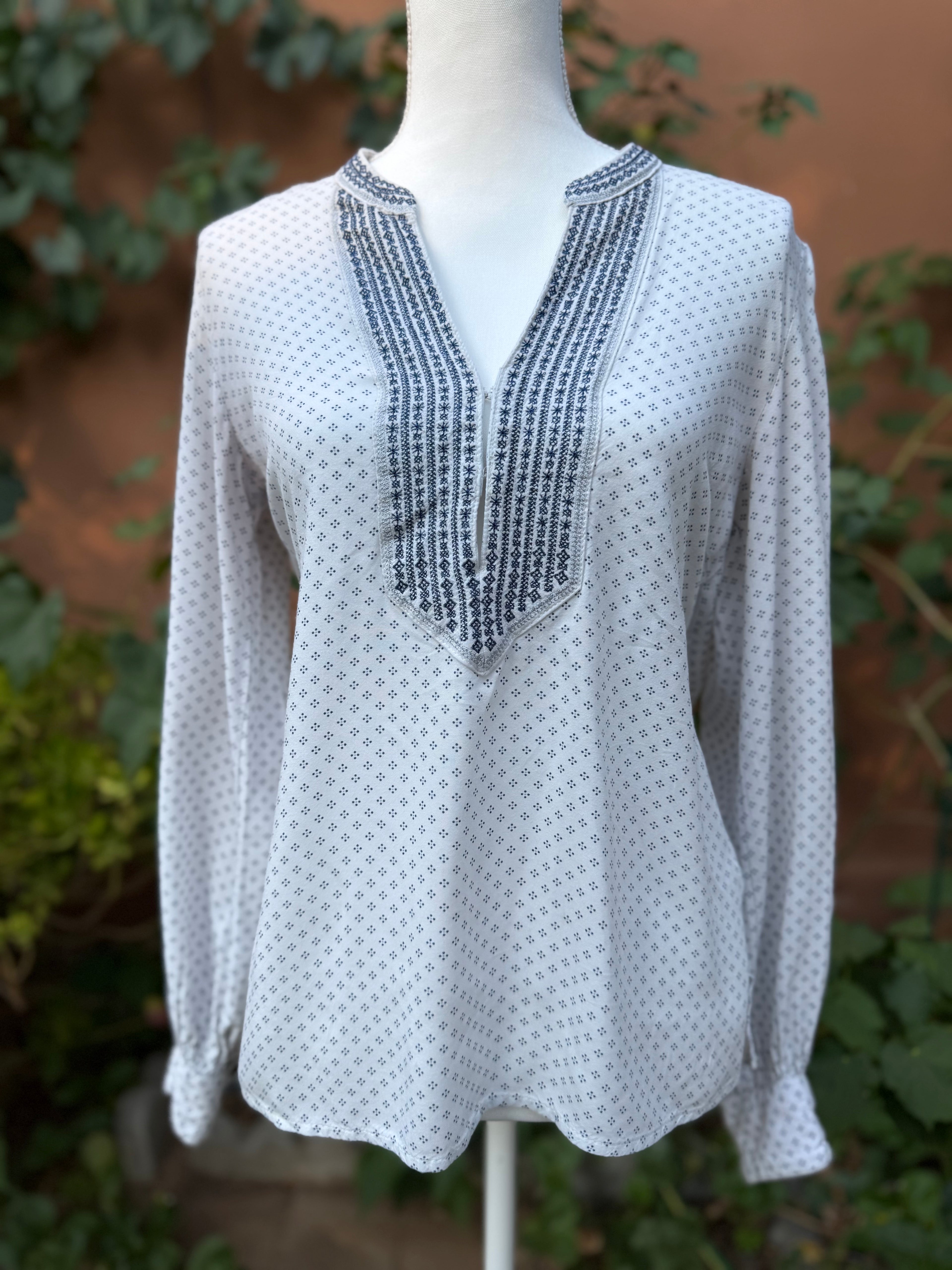 H&M White Boho Blouse Top With Navy Blue Embroidery Size S