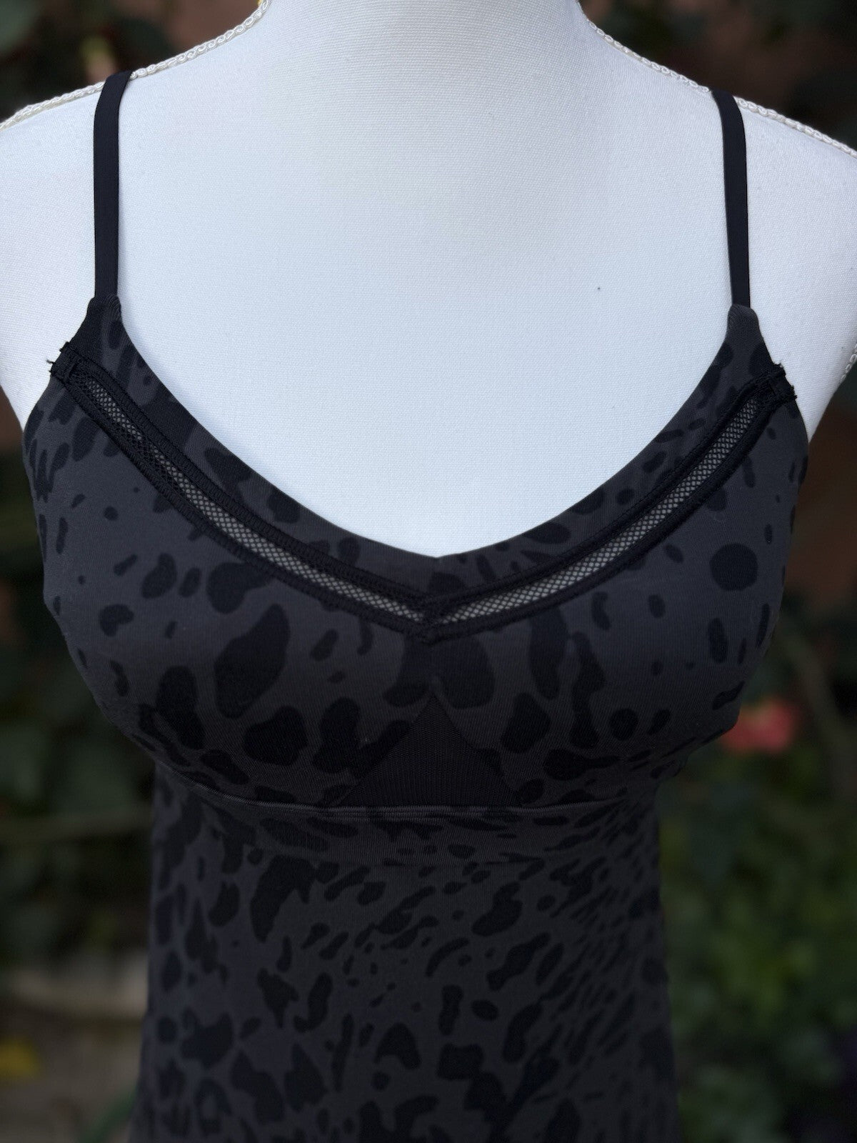 Lululemon black and gray leopard print athletic tank top, women's size 6, photo 3
