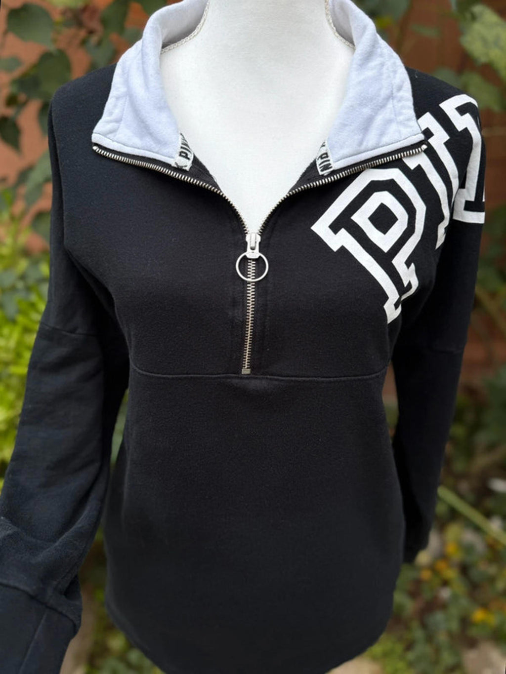 PINK Victoria Secret Black & White Sweatshirt XS