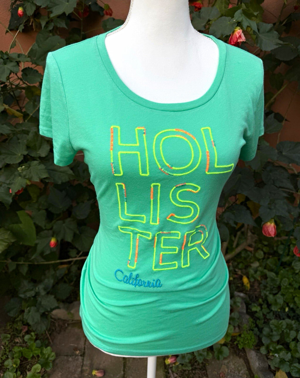 Hollister Women's Aqua Embroidered Logo Graphic Scoop Neck Tee Size M