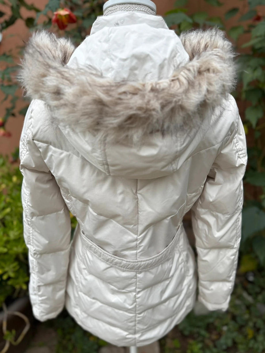 Larry Levine Cream Color Fur Hooded Down Jacket Size Small