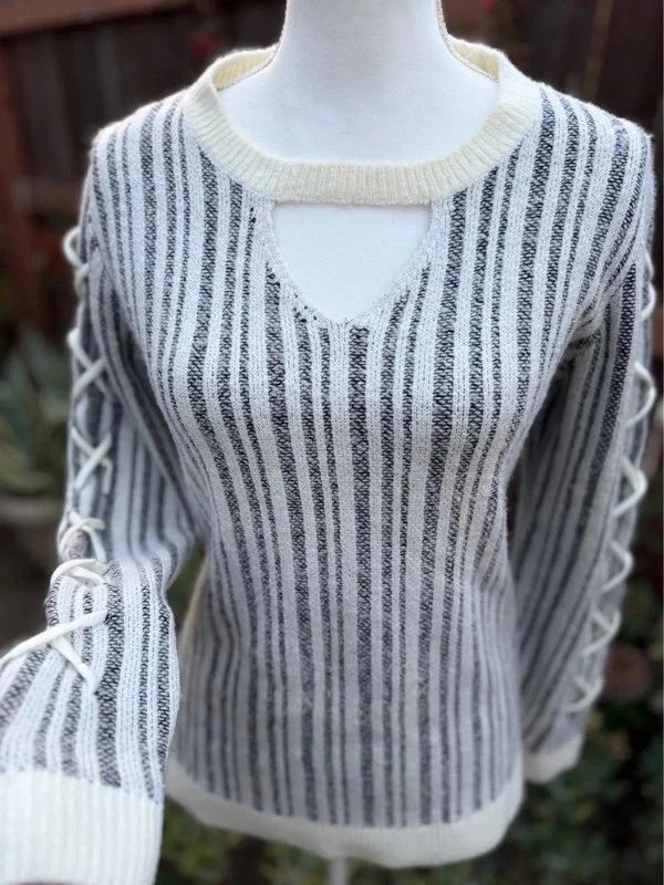 Rock & Republic Stripe Long Sleeved Sweater Size M