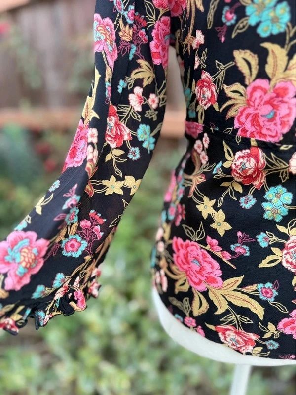Loco Lindo Floral Black Office Or Cocktail Hour Blouse Size M (Measurements Below)