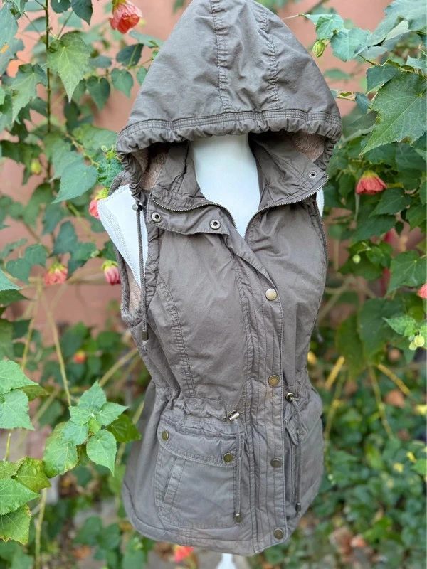 Royalty For Me olive green hooded faux fur vest jacket size M, front view