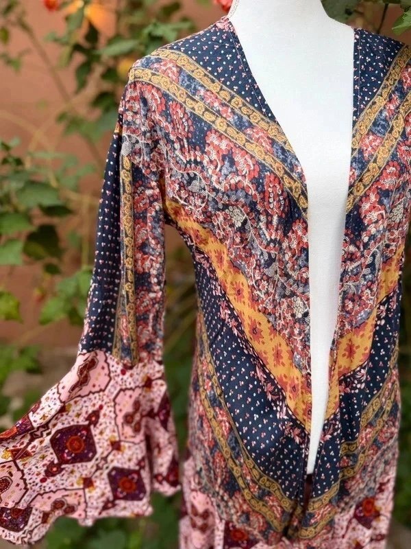 Umgee Boho Paisley Flowy Duster Bell Sleeve Top Size L (Measurements Below)
