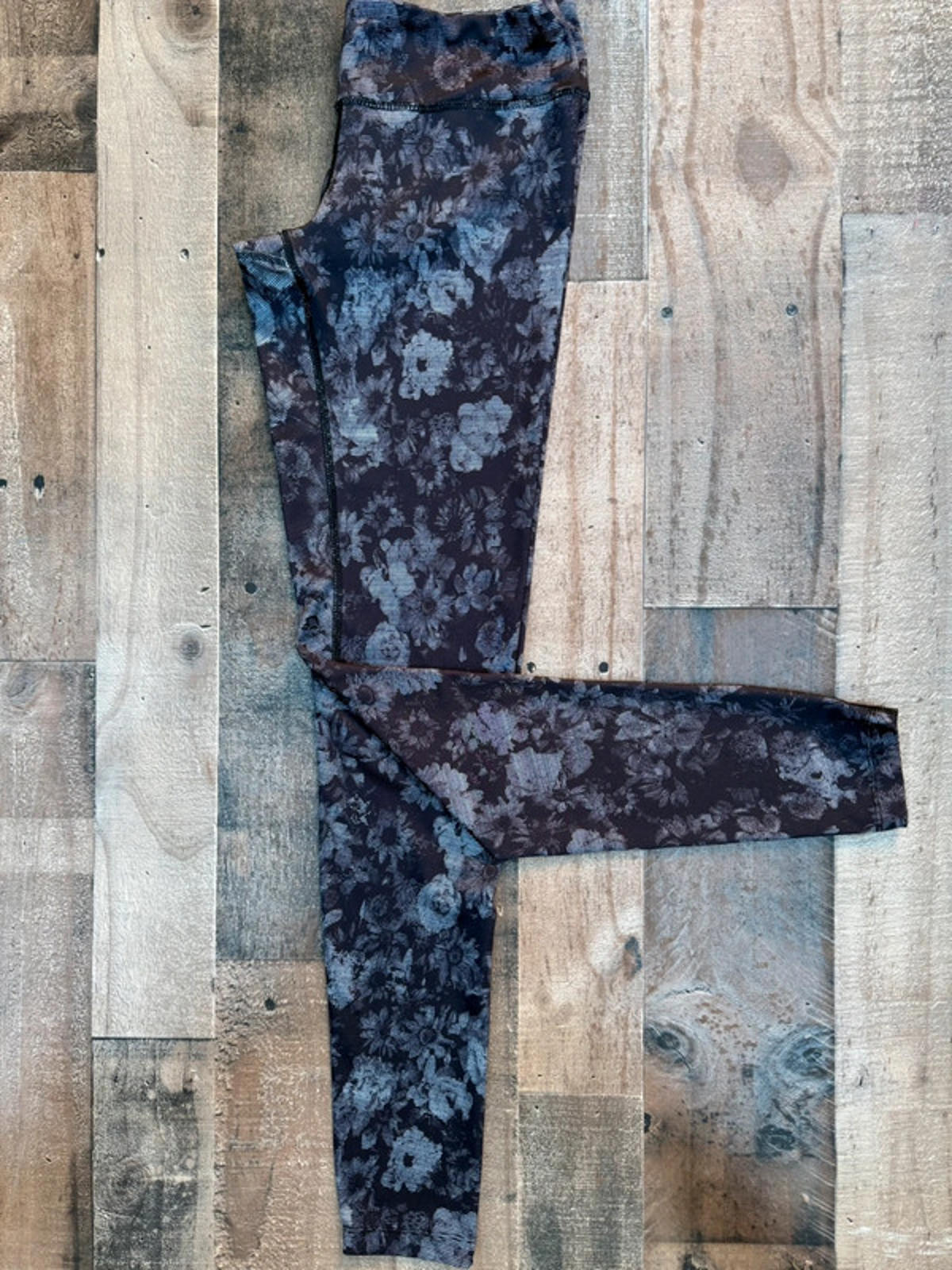 Lululemon Black Floral Active Workout Leggings Womens Size 10