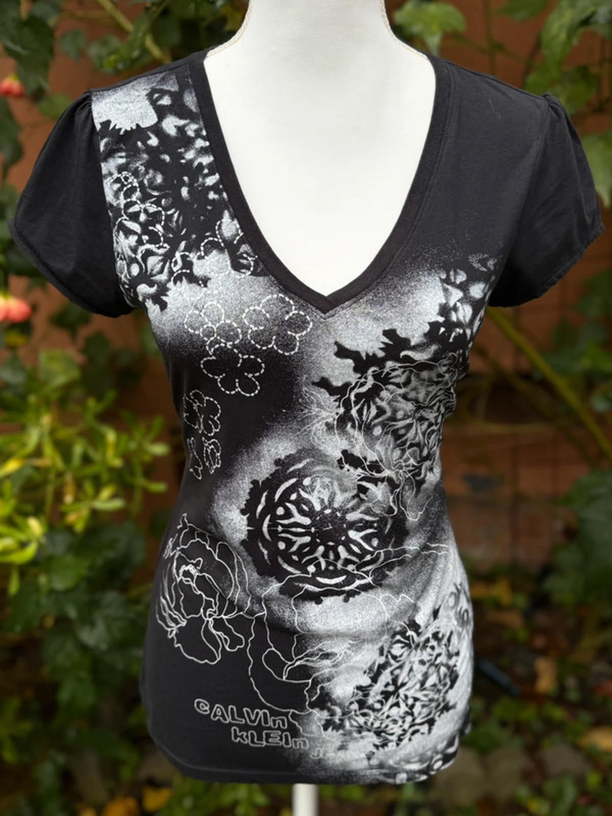 Calvin Klein Vintage Y2K Grunge Floral Black Tee Women Size L