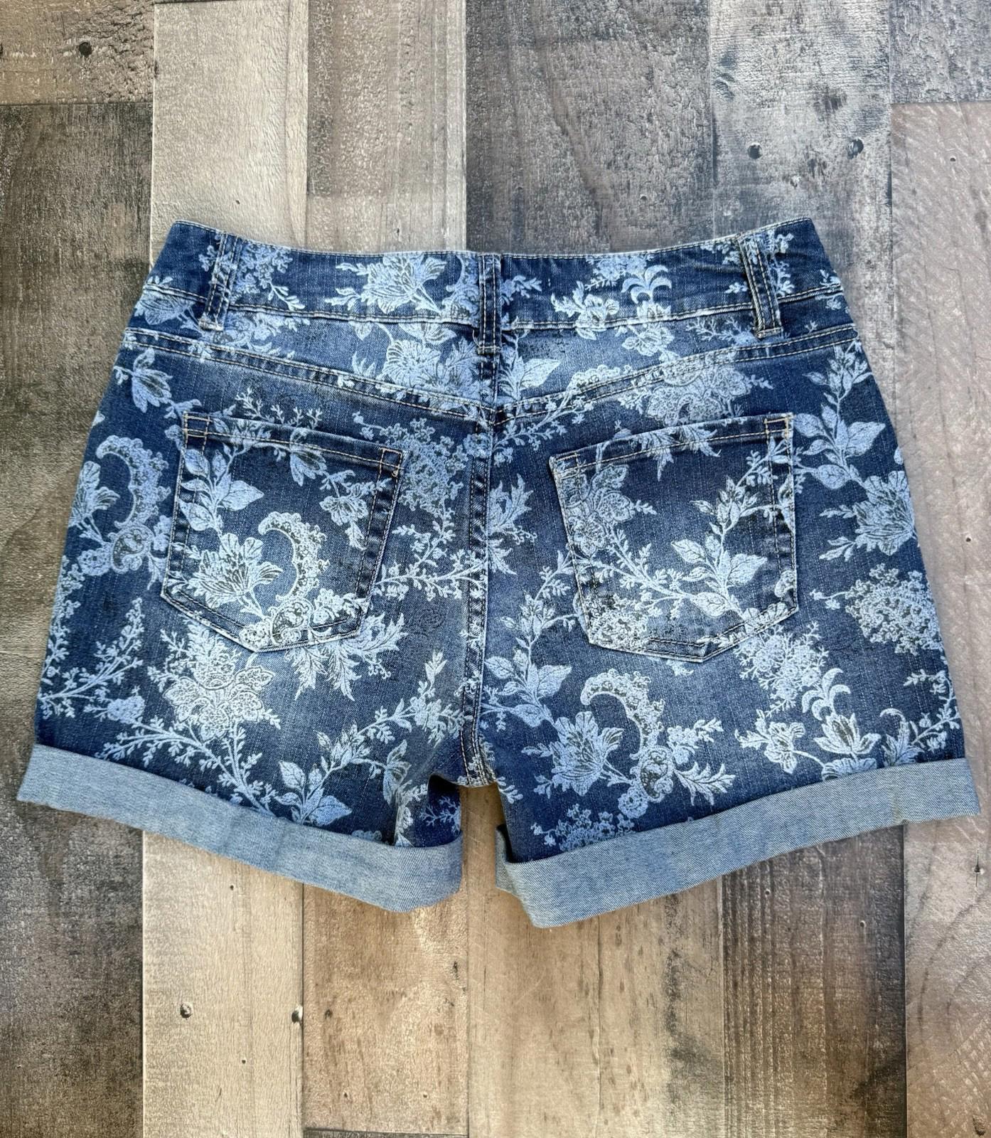 Time And Tru Floral Denim Mid Rise Shorts Women Size 6