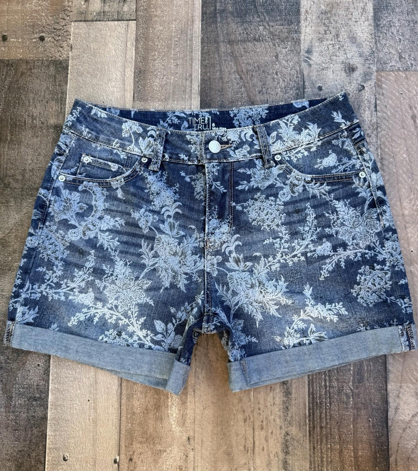 Time And Tru Floral Denim Mid Rise Shorts Women Size 6
