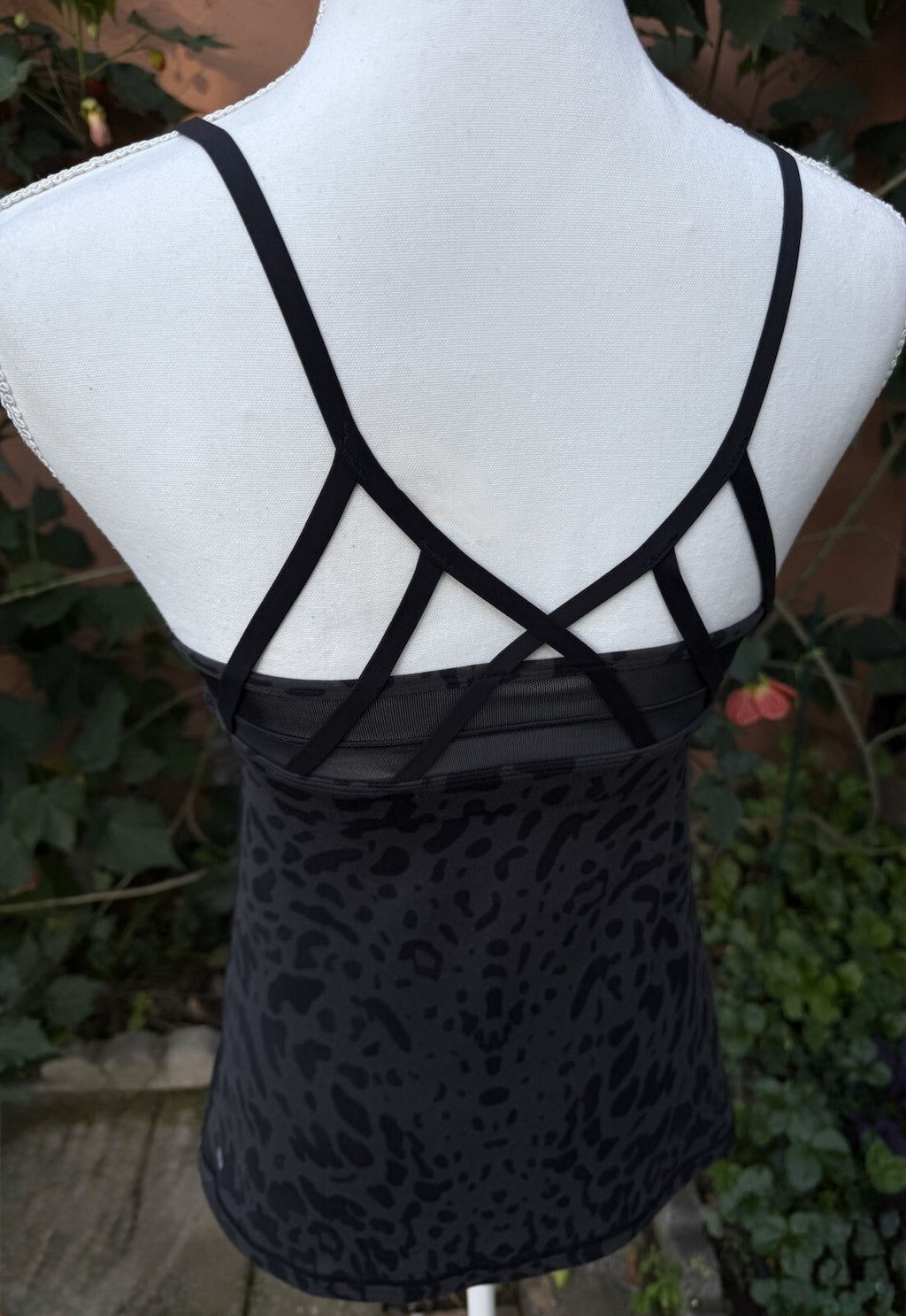 Lululemon black and gray leopard print athletic tank top, women's size 6, photo 2