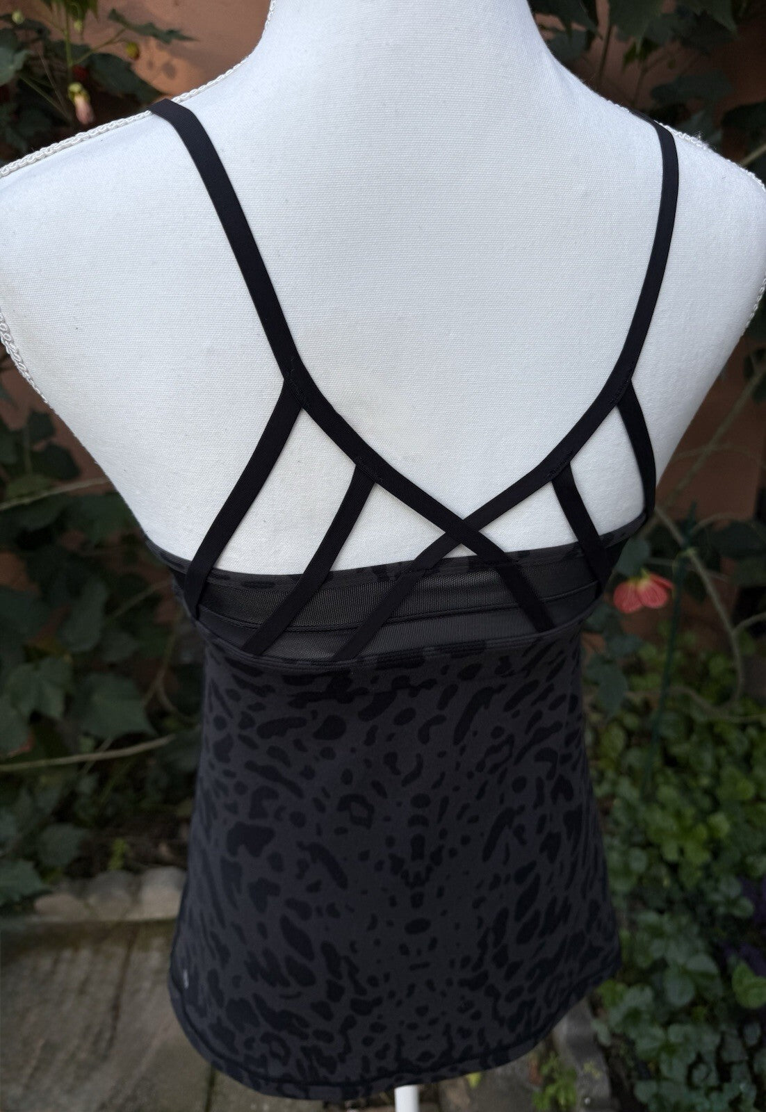Lululemon black and gray leopard print athletic tank top, women's size 6, photo 2