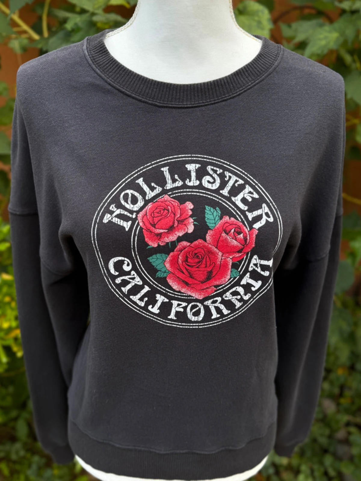 Hollister California Rose Print Graphic Women’s Size M