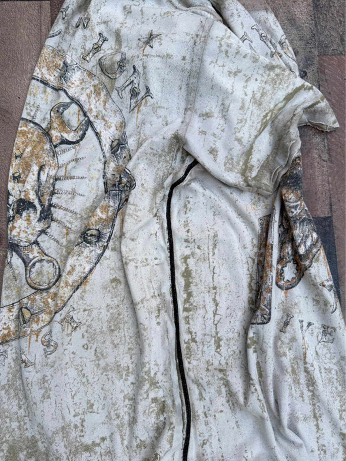 Affliction Men’s Live Fast Skull Cross Wrench Graphic Cream Colored Tee Size L