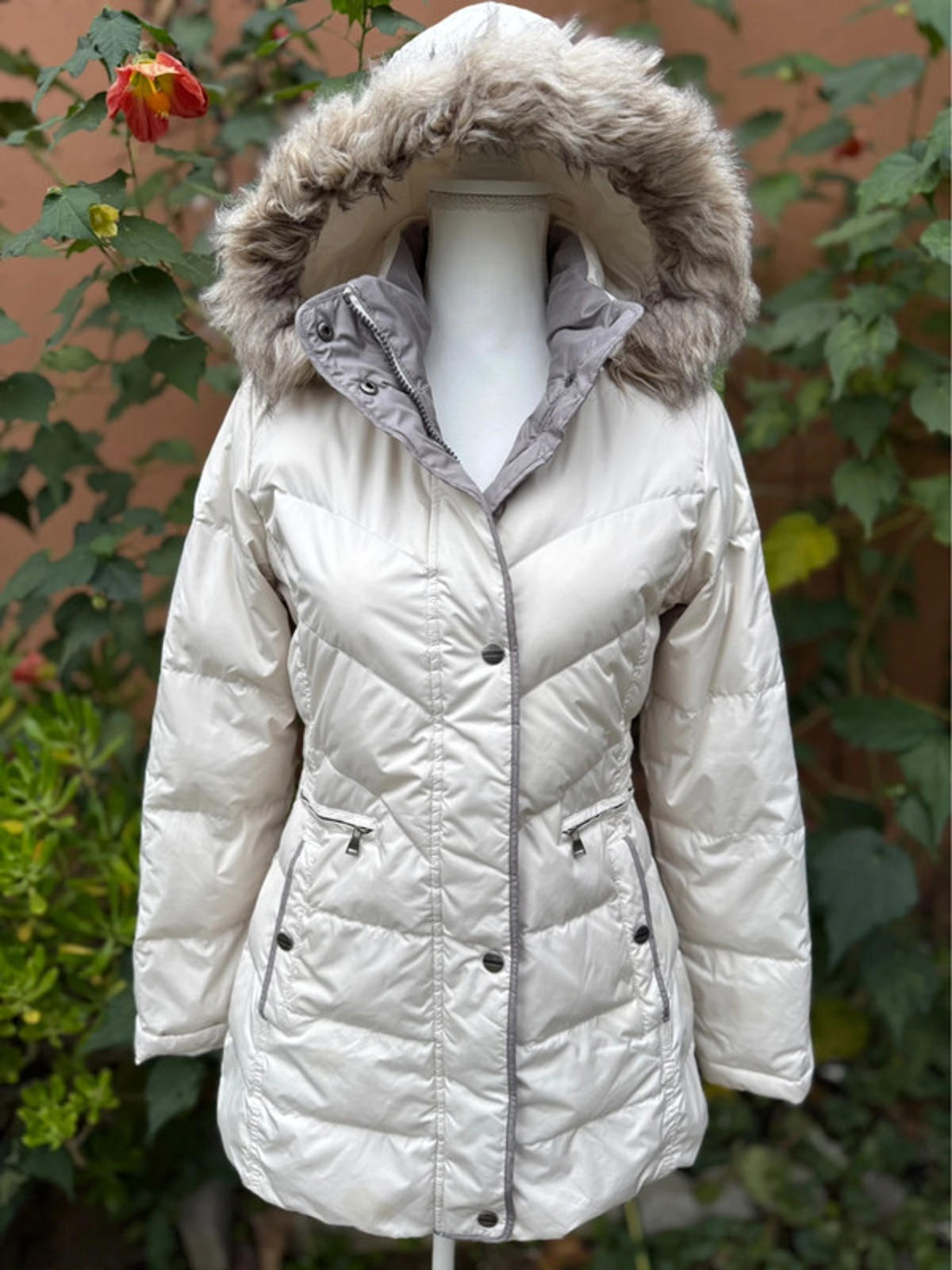 Larry Levine Cream Color Fur Hooded Down Jacket Size Small