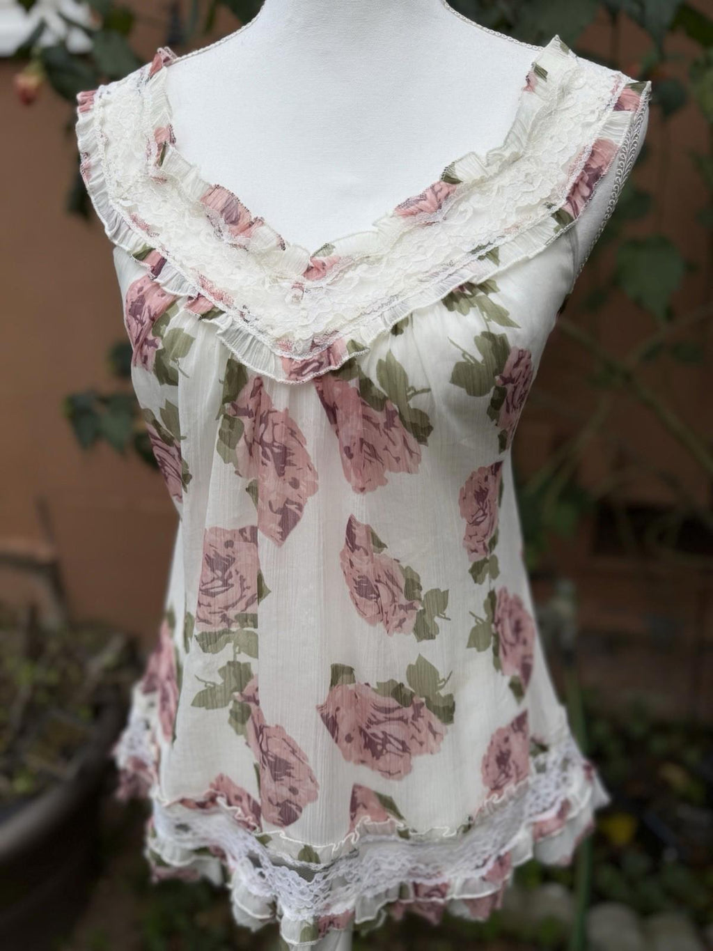 Excellent Condition Pre-Owned Passport Rose Print & Lace Blouse Size L