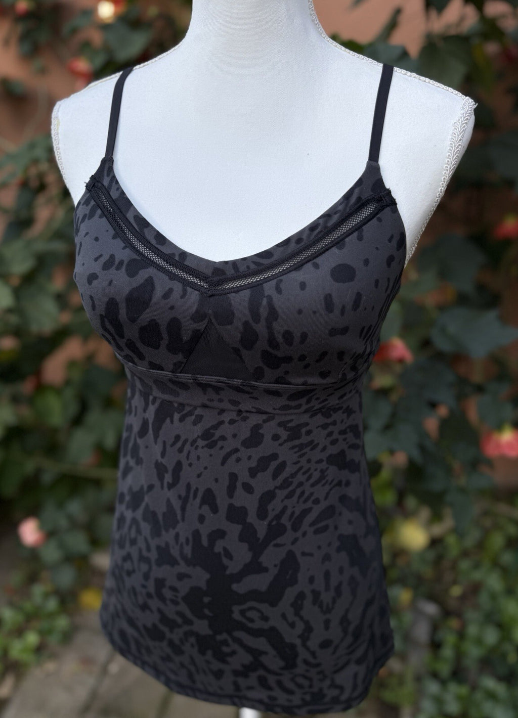 Lululemon black and gray leopard print athletic tank top, women's size 6